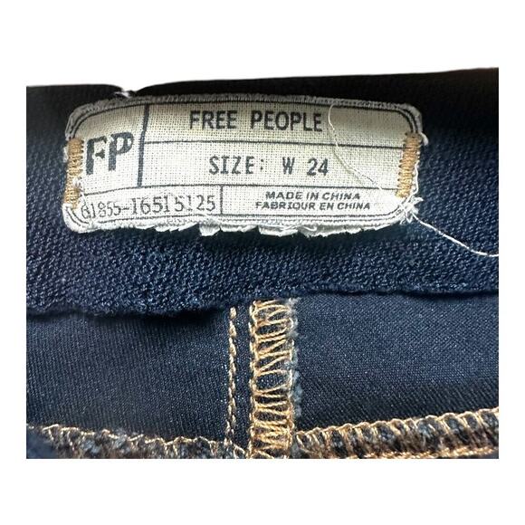 Free People Jeans Women’s Size 24 Dark Wash Flare Bell Bottom Low Rise Elastic - Picture 7 of 11